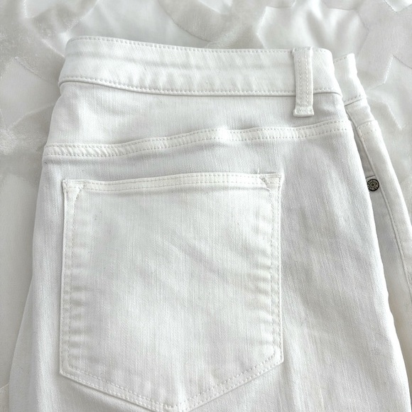 Talbots High Waist Straight Leg White 5 Pocket Jeans. Made w/2% Spandex. Size 16 - Picture 5 of 11